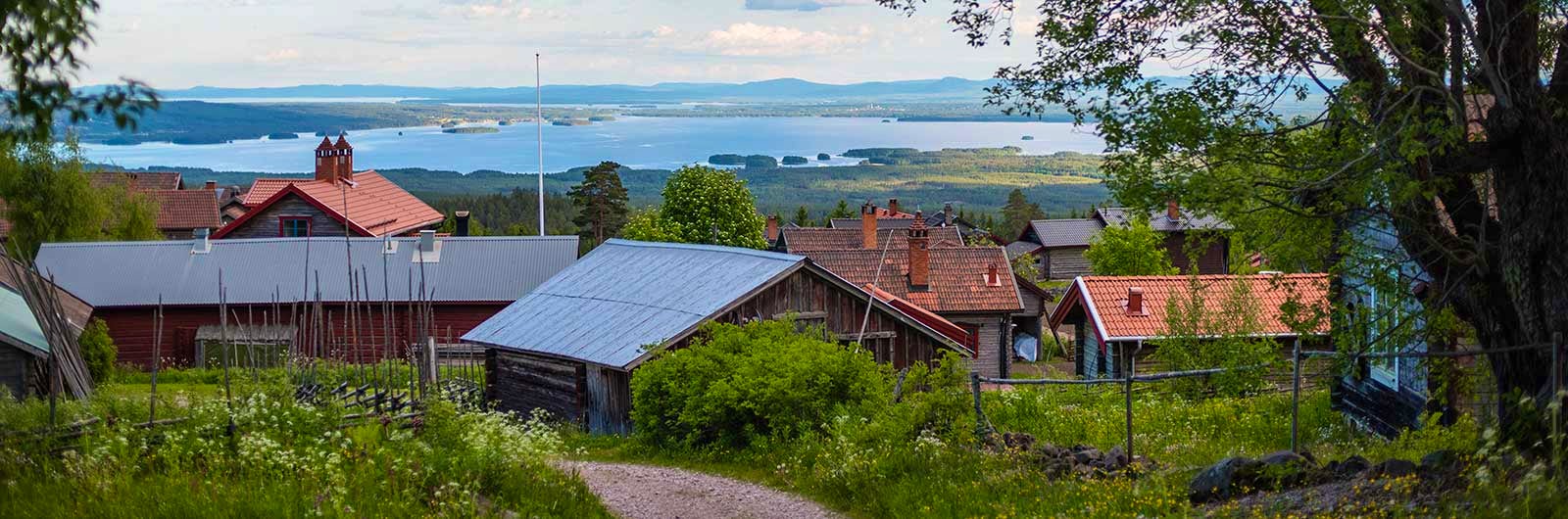 Wooden houses along Siljan Signature Trail