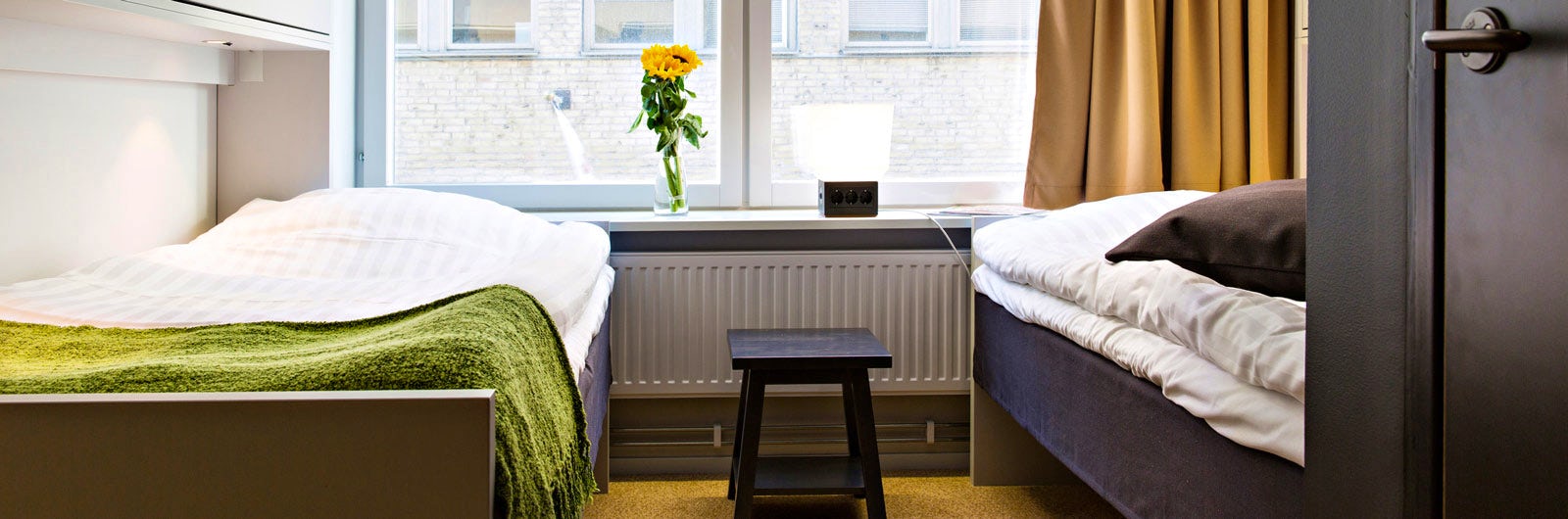 Twin beds and sunflowers at Göteborg City