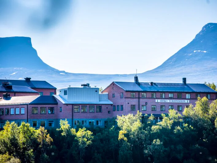 STF Abisko Turiststation with mountains in the background.